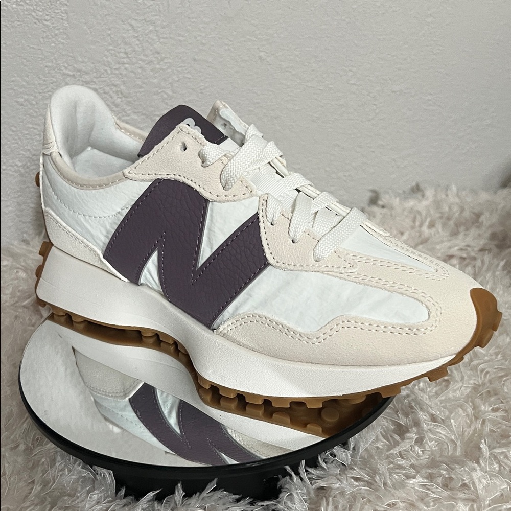 New Balance 327 Women Size 7.5